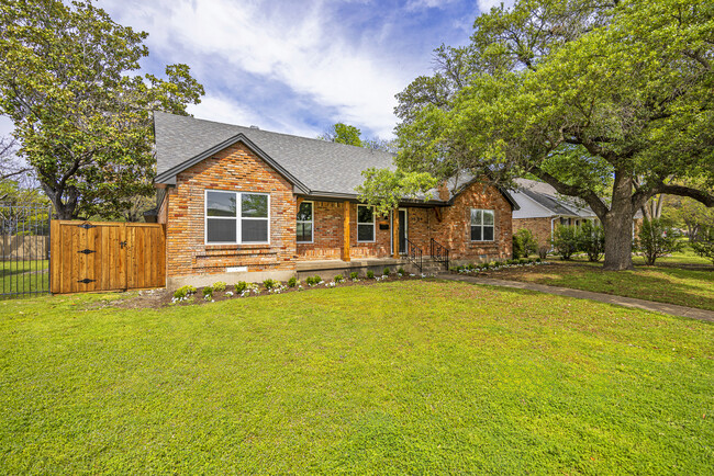 Great Curb Appeal! - 1549 Mapleton Dr