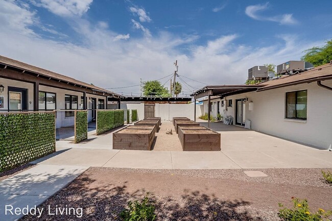 Building Photo - 2617 E Campbell Ave