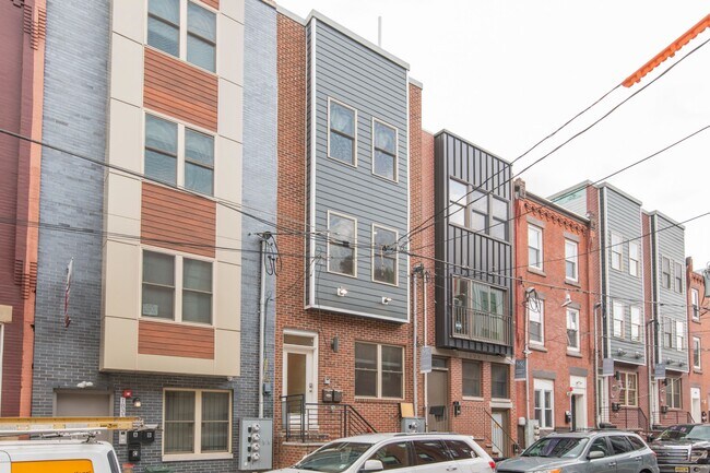 Building Photo - 1825 N Bouvier St