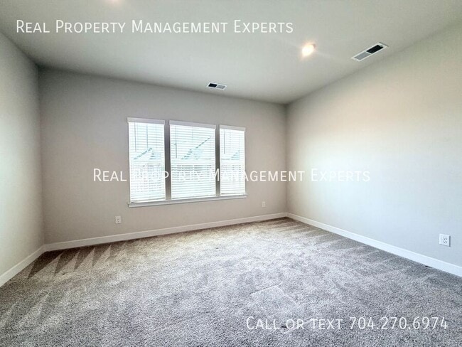 Building Photo - 2841 Statesville Ave