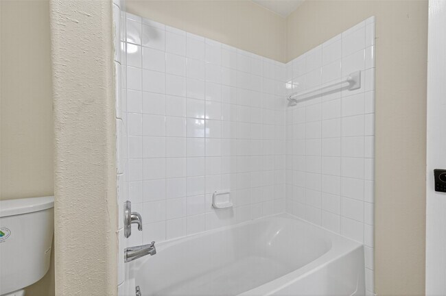 Building Photo - 6927 Great Oaks Shadow Dr