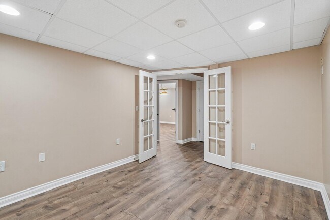 Building Photo - 1819 Brookview Dr