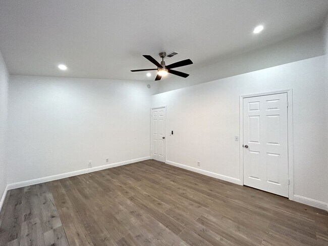 Building Photo - AVAILABLE NOW! GORGEOUS 3 Bedroom 2 Bathroom Cathedral City POOL HOME WITH SOLAR!