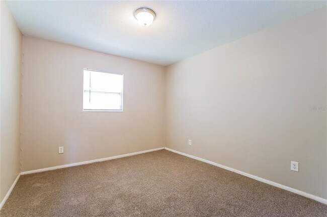 Building Photo - 1005 Park Dr
