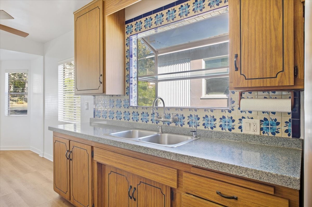 Building Photo - 819 N Maria Ave