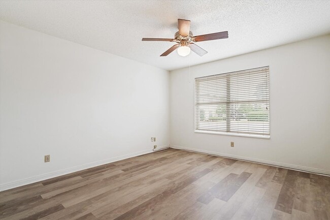Building Photo - SPANISH VILLA CONDOMINIUM