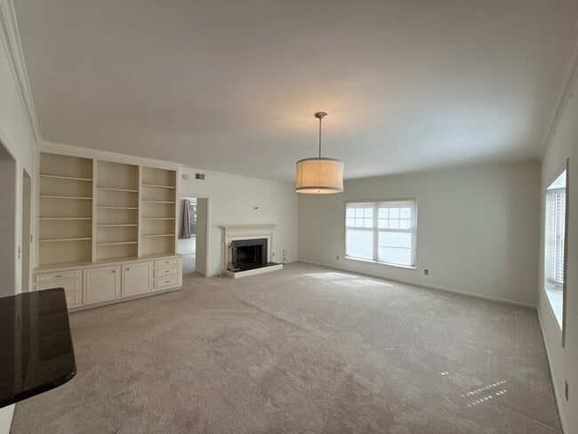 Building Photo - King John Condos