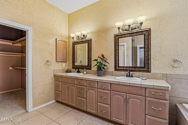 Building Photo - 312 Desert Garden Dr