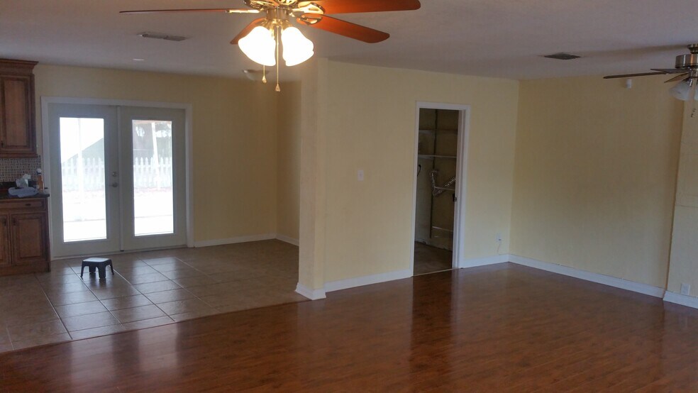 Building Photo - 6320 S Lansdale Cir
