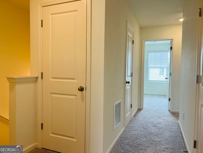 Building Photo - 307 Aldgate Wy