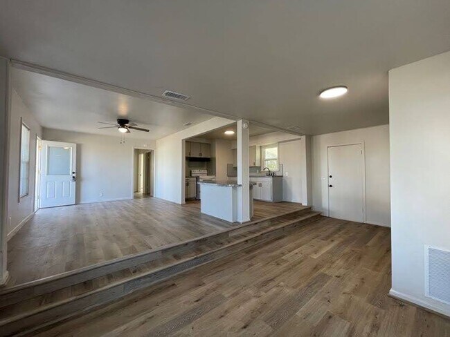 Building Photo - Lamesa Luxe Retreat – Modern Comfort Meets Small-Town Charm