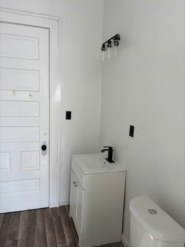 Building Photo - 2618 Collingwood Blvd