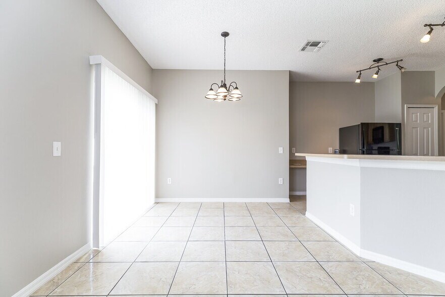 Building Photo - 2863 Berkshire Cir