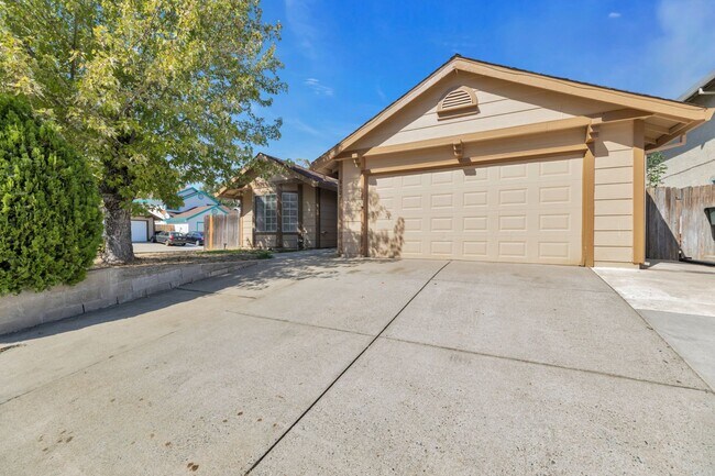 Building Photo - 8327 Trimmer Way
