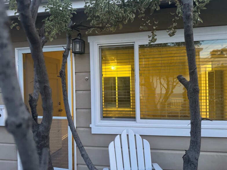 Building Photo - 621 Larkspur Ave