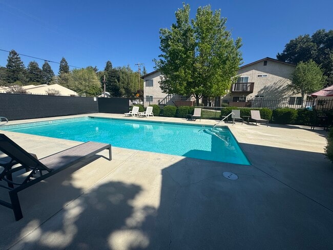 Building Photo - 7478 Santa Ysabel Ave