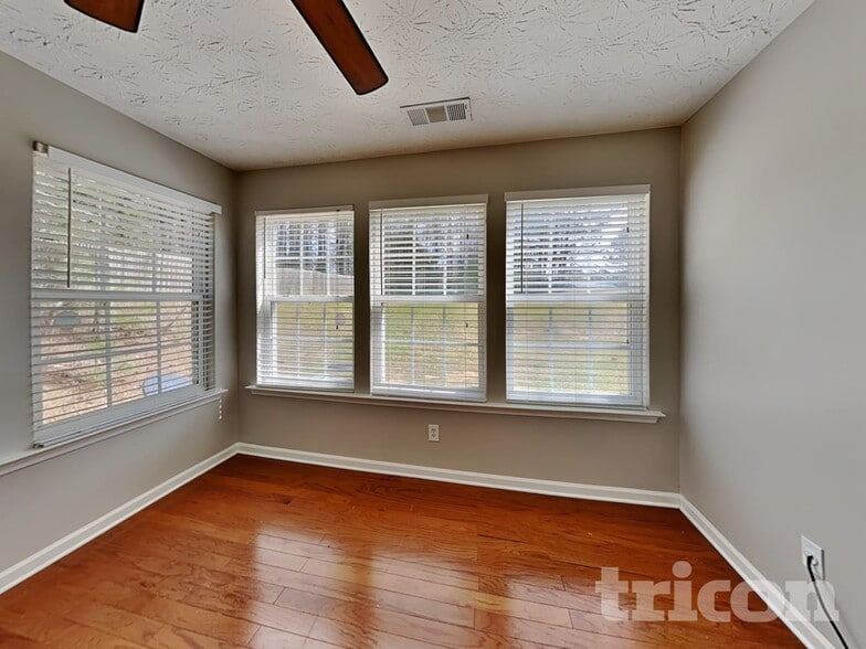 Building Photo - 339 Waterbury Way