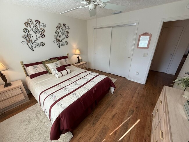 Building Photo - Charming SEASONAL 2+2 Villa in the Village of Sabal Chase