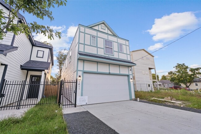 Building Photo - 1411 Bayou St