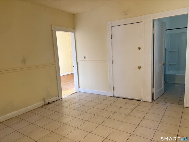 Building Photo - 162 Gilbert Ave