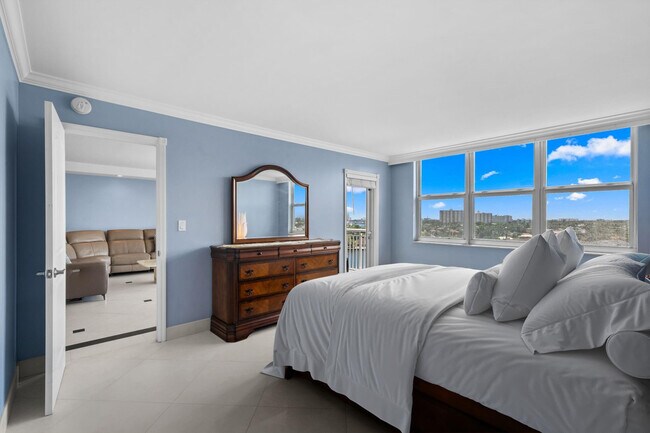 Building Photo - 511 Bayshore Dr