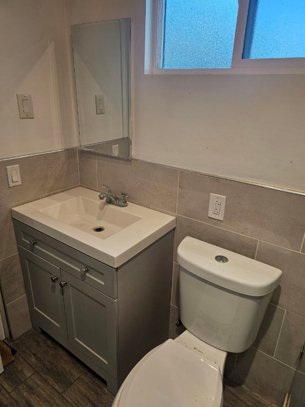 Building Photo - 1042 Hollister St