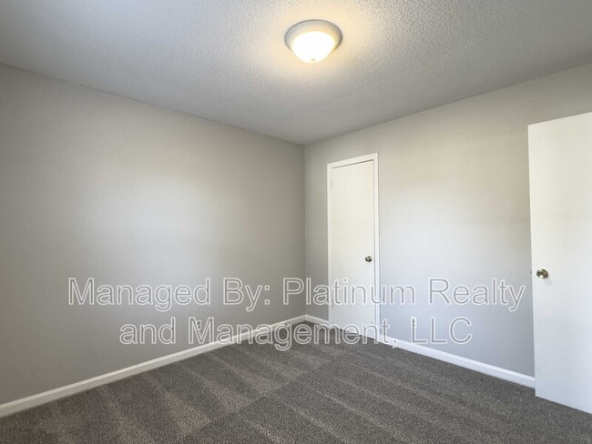 Building Photo - 1436 McCan Dr