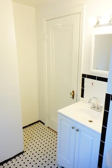 Building Photo - 910 Kennebec Ave