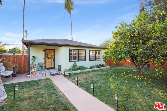 Building Photo - 14828 Saticoy St