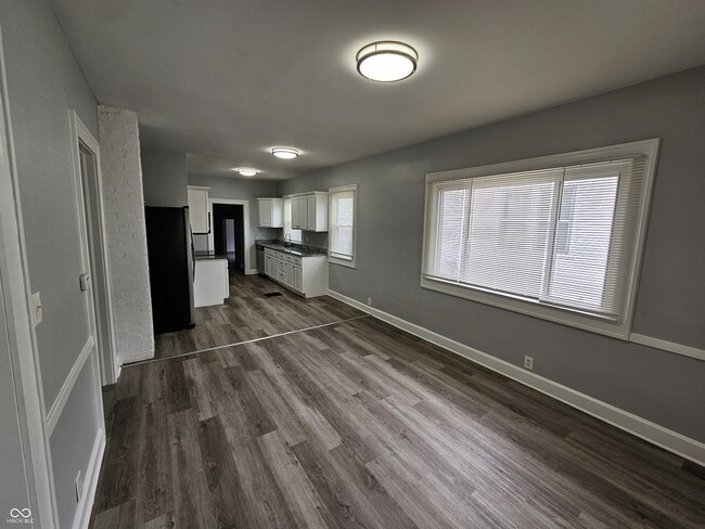 Building Photo - 3923 N Kenwood Ave