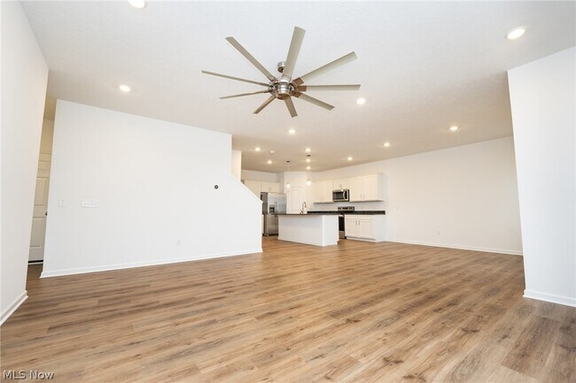 Building Photo - 98 Brewster Dr