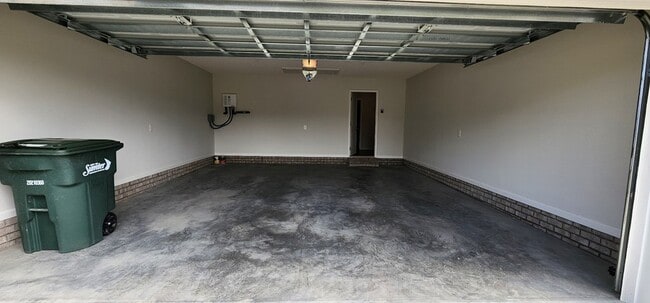 Building Photo - 600 Constitution Dr