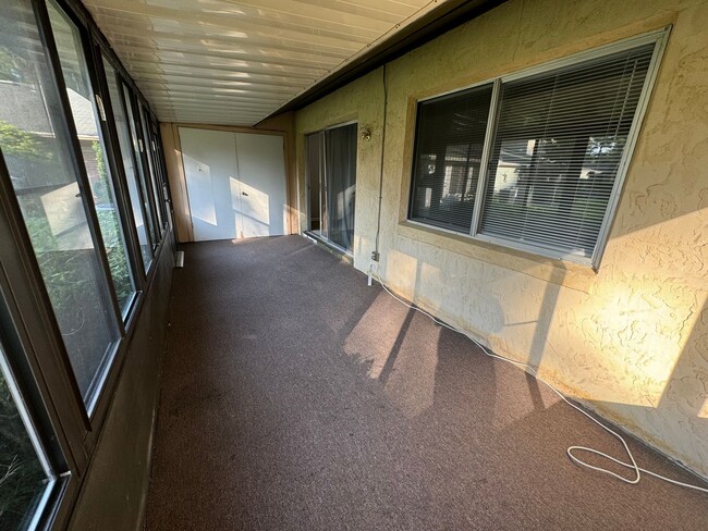 Building Photo - RENOVATED 3/2 TOWNHOUSE MOVE IN READY!