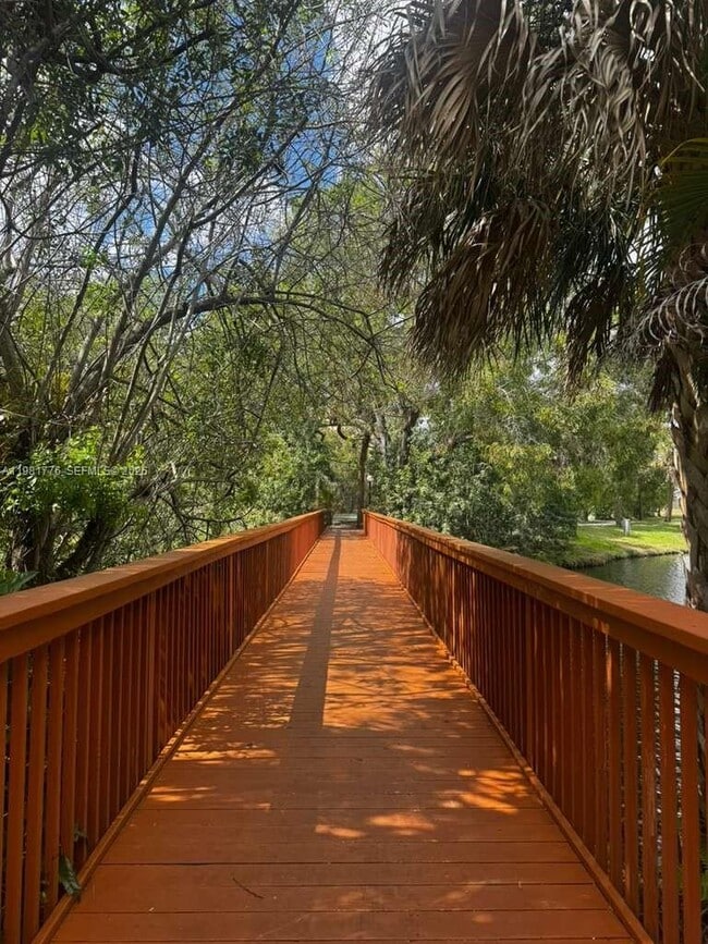 Building Photo - 9999 Summerbreeze Dr