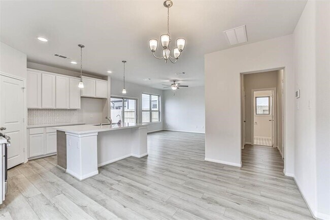 Building Photo - 704 Ocean Palms Dr