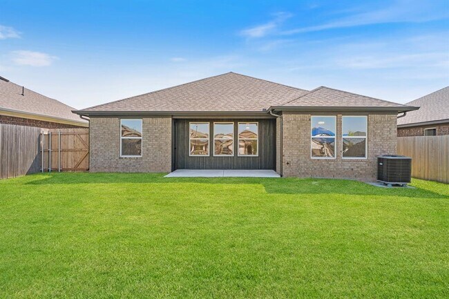 Building Photo - 417 Haven St