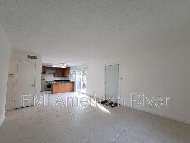 Building Photo - 8629 La Riviera Dr