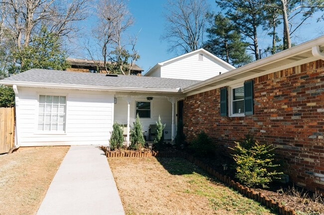 Building Photo - 1215 Vista Valley Dr NE