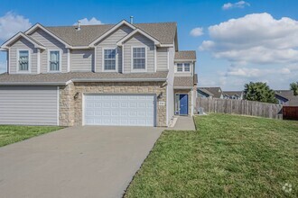 Building Photo - Fenced in backyard!