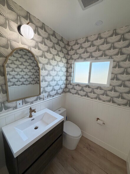 Building Photo - 2113 Montana St