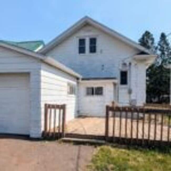 Building Photo - 1307 N 20th Ave E