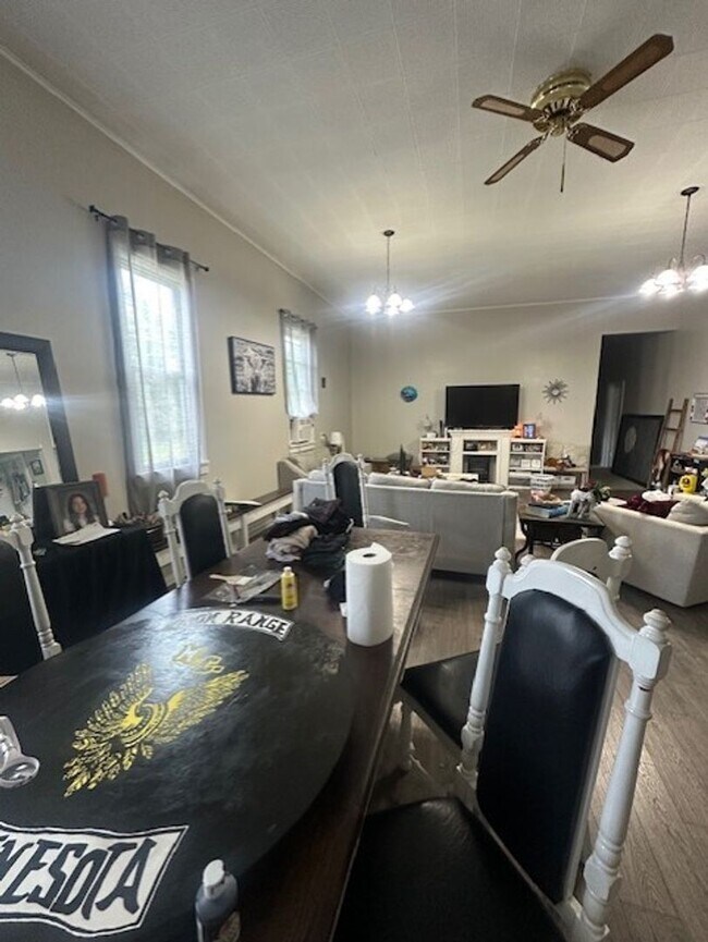 Building Photo - 1009 S 7th St