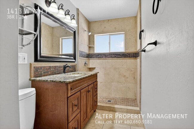 Building Photo - 1413 W 7th Pl