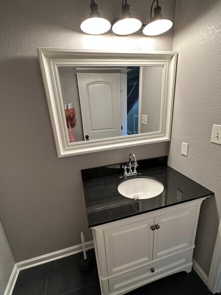 Building Photo - 540 S Flannery Rd