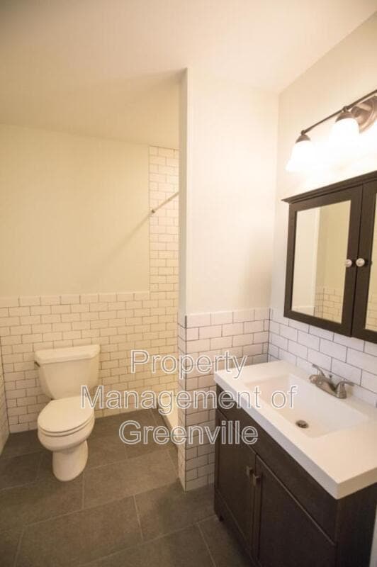 Building Photo - 121 Scarlett St