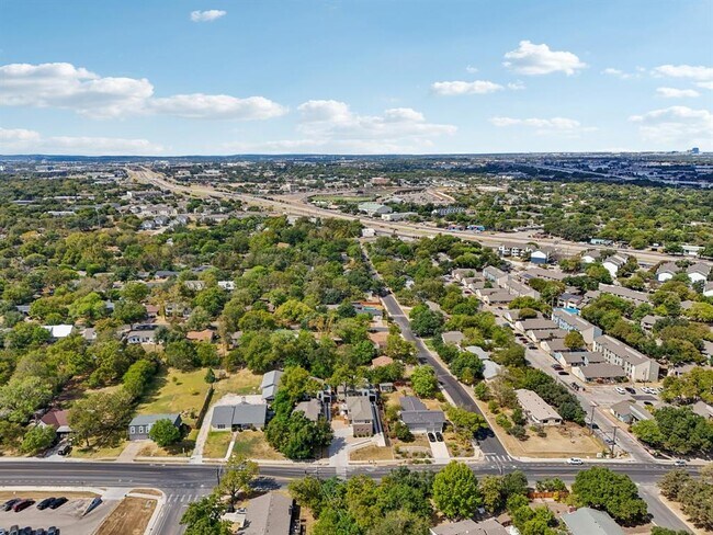 Building Photo - 6902 Northeast Dr