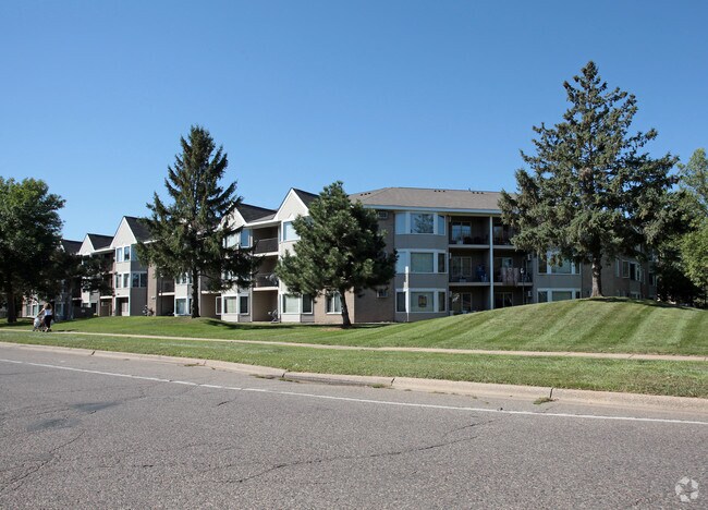 Building Photo - Oaks Whitney Pines
