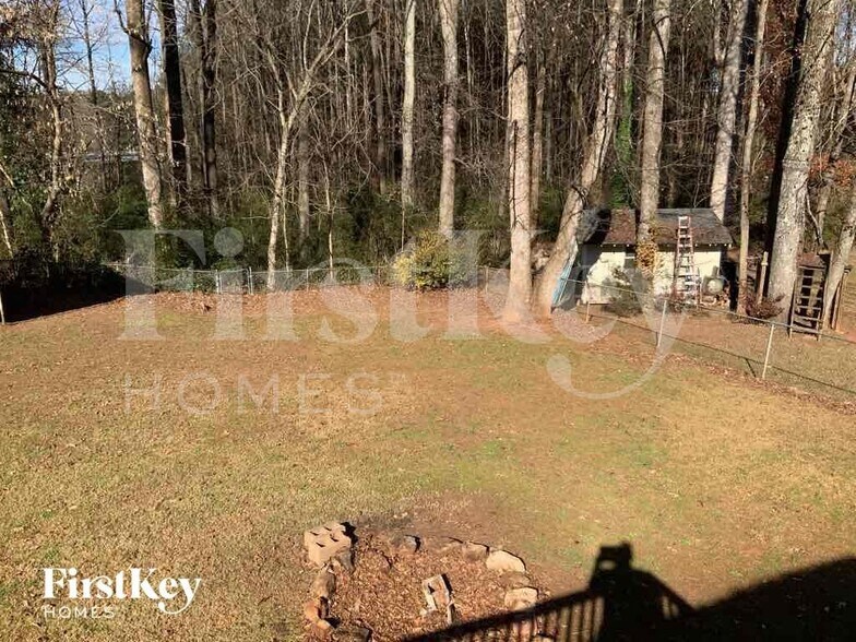 Building Photo - 518 Rebecca St