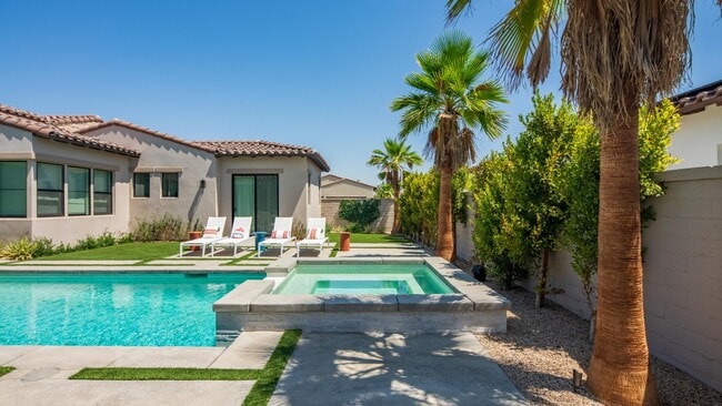 Building Photo - 75147 Palisades Pl