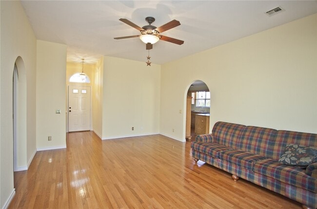 Building Photo - 304 Old Forge Dr